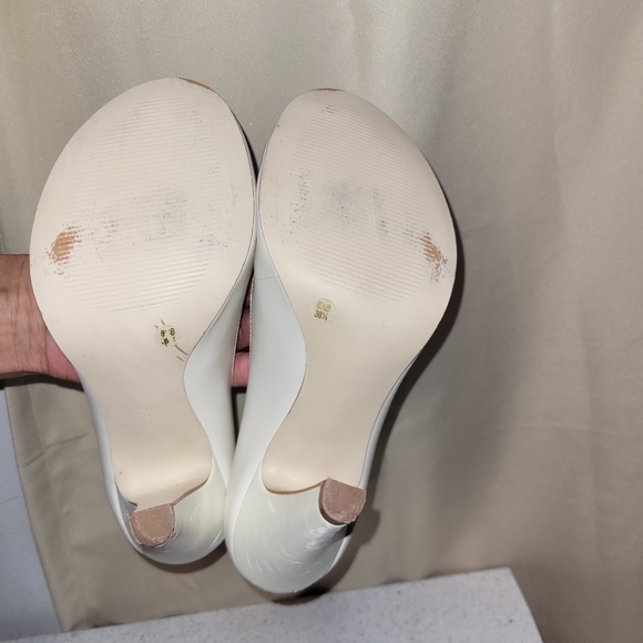 BCBG HEELS - Picture 4 of 7